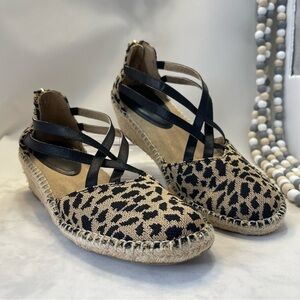 KenethCole REACTION Women's Clo Elastic woven Wedge Sandal Animal Print Size 8.5